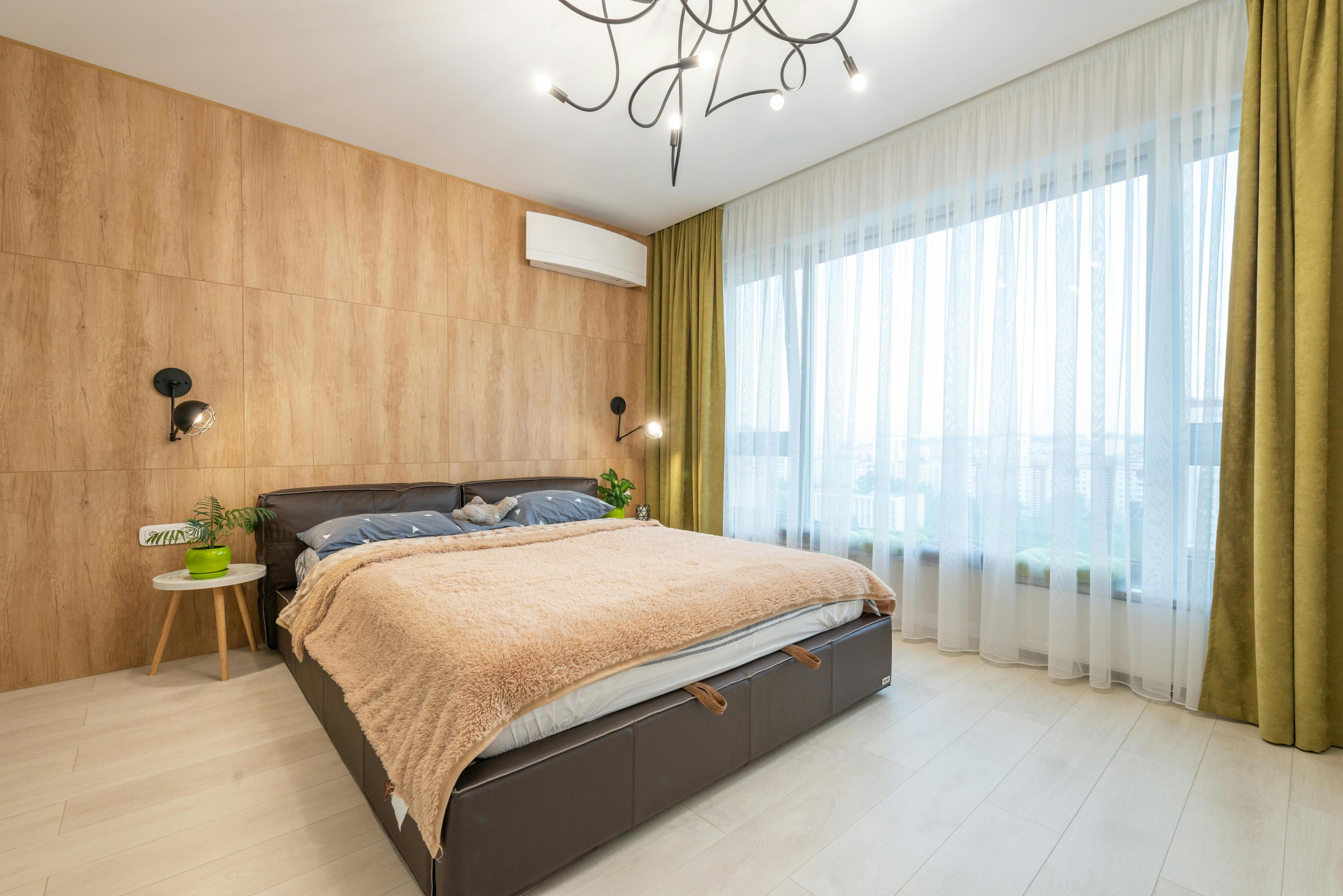 Oświetlenie jako kluczowy element dekoracyjny zmieniający atmosferę w sypialni